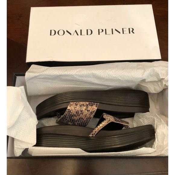 DONALD PLINER - L Sz 6 “FiFi” Sandal Python Print Leather Low Wedge. NEW IN BOX! - Picture 2 of 14